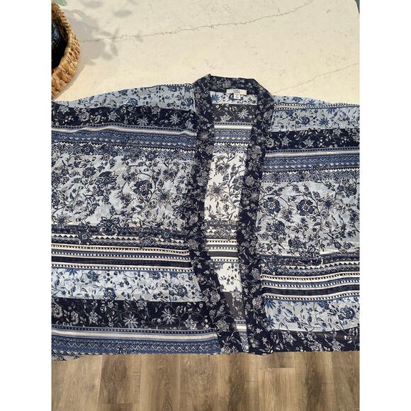 Women’s Plus Size Kimono Style Top Coverup Blue Floral Sheer Boho Festival 1X - Picture 8 of 9